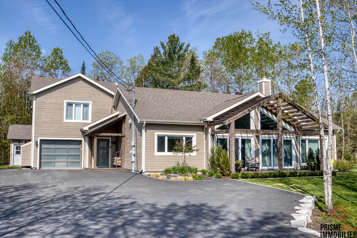 Découvrez cette superbe propriété disponible via notre agence immobilière à Sherbrooke au prix de $1,200,000 Magog.