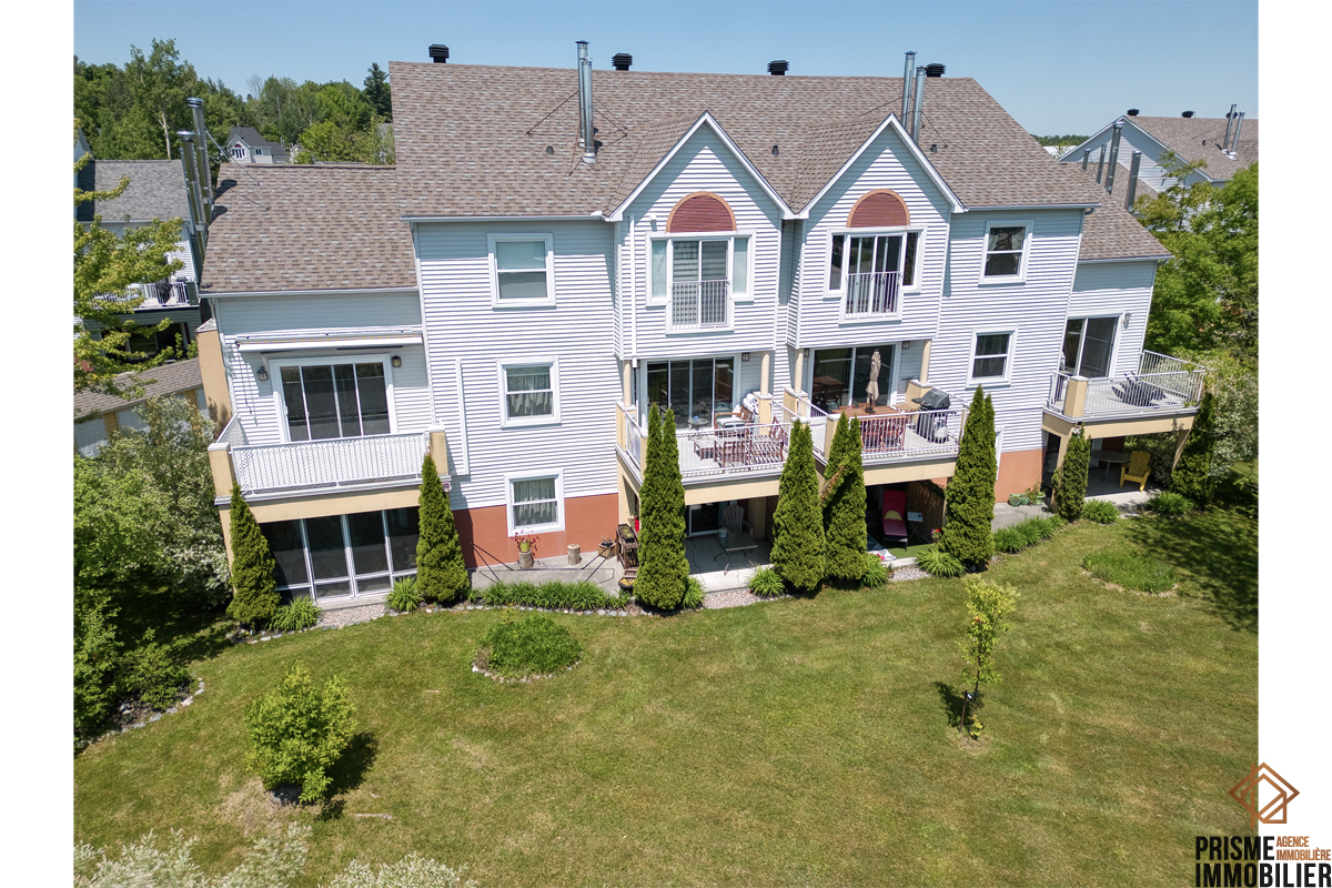 Superbe maison à vendre à Magog. Cette maison à vendre à Magog vous intéresse? Contactez un de nos courtiers immobiliers pour plus d'information sur cette maison à vendre au 2300 Place du Village Magog (Estrie), Québec, J1X6G3