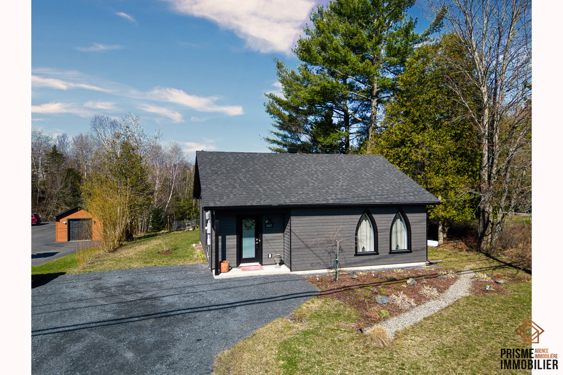 Superbe maison à vendre à Sherbrooke . Cette maison à vendre à Sherbrooke  vous intéresse? Contactez un de nos courtiers immobiliers pour plus d'information sur cette maison à vendre au 3467 Rue Galt O. Sherbrooke (Les Nations) (Estrie), Québec, J1K3B9