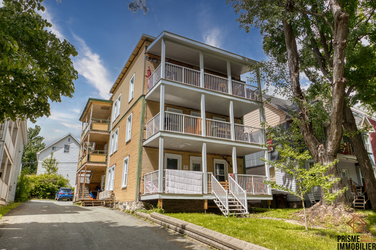 Superbe maison à vendre à Sherbrooke . Cette maison à vendre à Sherbrooke  vous intéresse? Contactez un de nos courtiers immobiliers pour plus d'information sur cette maison à vendre au 237 Rue Brooks Sherbrooke (Les Nations) (Estrie), Québec, J1H4Y1