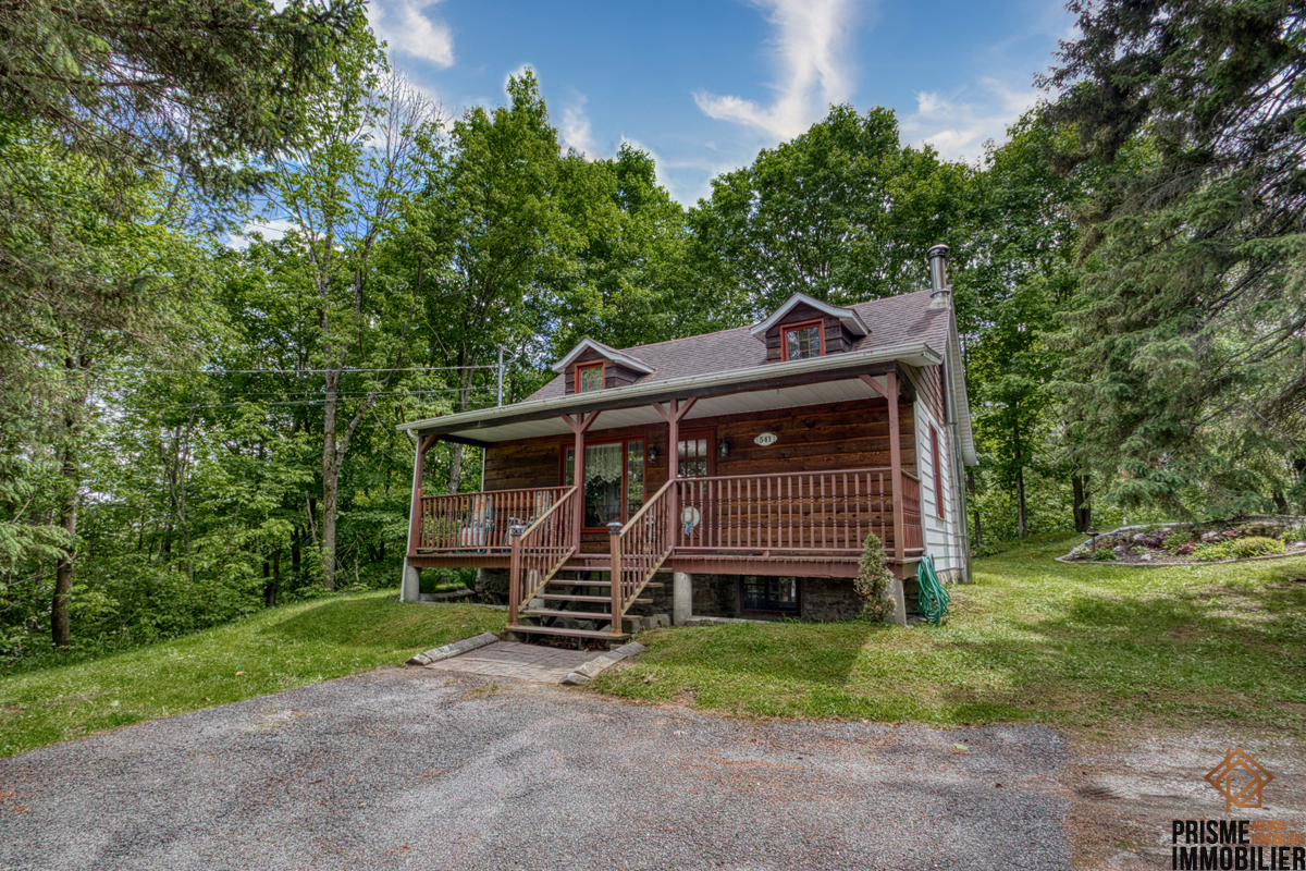 Superbe maison à vendre à Sherbrooke . Cette maison à vendre à Sherbrooke  vous intéresse? Contactez un de nos courtiers immobiliers pour plus d'information sur cette maison à vendre au 541 Rue Bolduc Sherbrooke (Les Nations) (Estrie), Québec, J1L1H8
