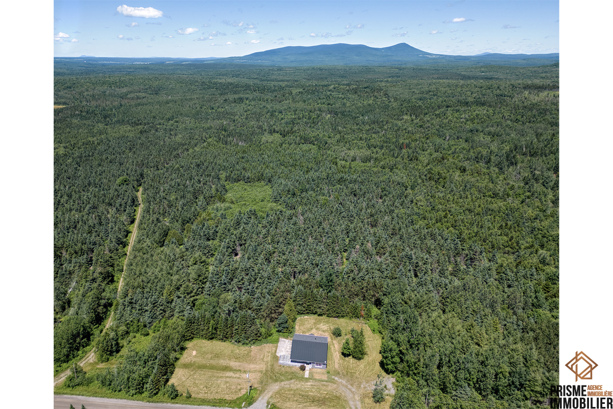 Superbe maison à vendre à Chartierville. Cette maison à vendre à Chartierville vous intéresse? Contactez un de nos courtiers immobiliers pour plus d'information sur cette maison à vendre au 130A Ch. St-Paul Chartierville (Estrie), Québec, J0B1K0