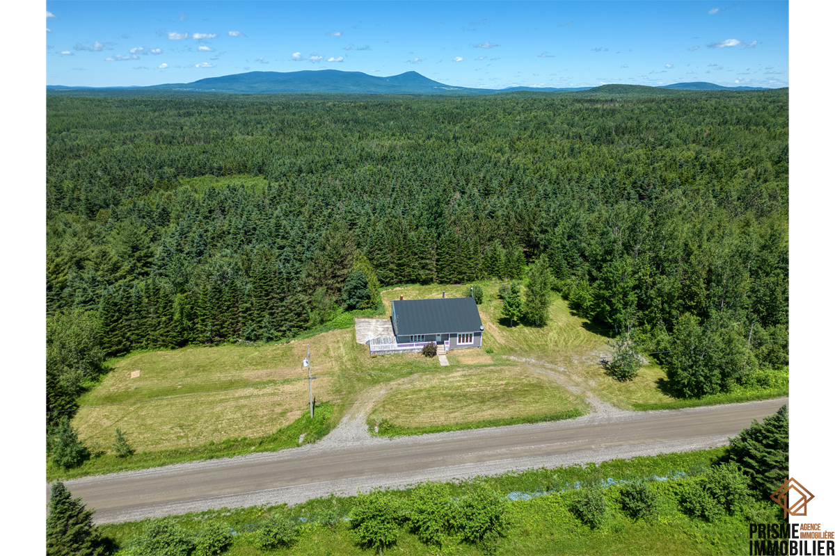 Superbe maison à vendre à Chartierville. Cette maison à vendre à Chartierville vous intéresse? Contactez un de nos courtiers immobiliers pour plus d'information sur cette maison à vendre au 130 Ch. St-Paul Chartierville (Estrie), Québec, J0B1K0