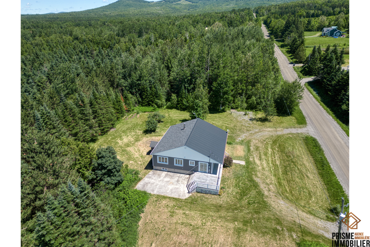 Superbe maison à vendre à Chartierville. Cette maison à vendre à Chartierville vous intéresse? Contactez un de nos courtiers immobiliers pour plus d'information sur cette maison à vendre au 130A Ch. St-Paul Chartierville (Estrie), Québec, J0B1K0